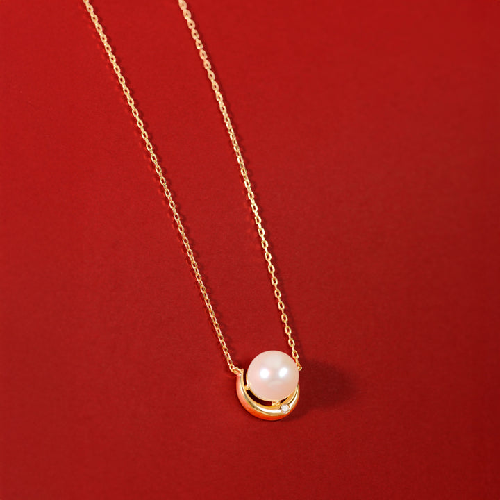 Luna Embrace (Pearl Pendant Necklace)