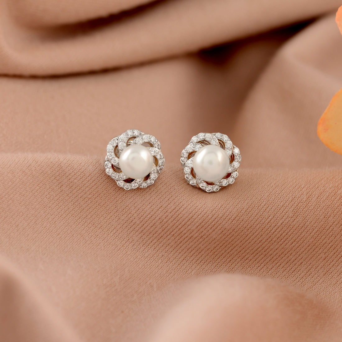 Round silver-plated stud earrings