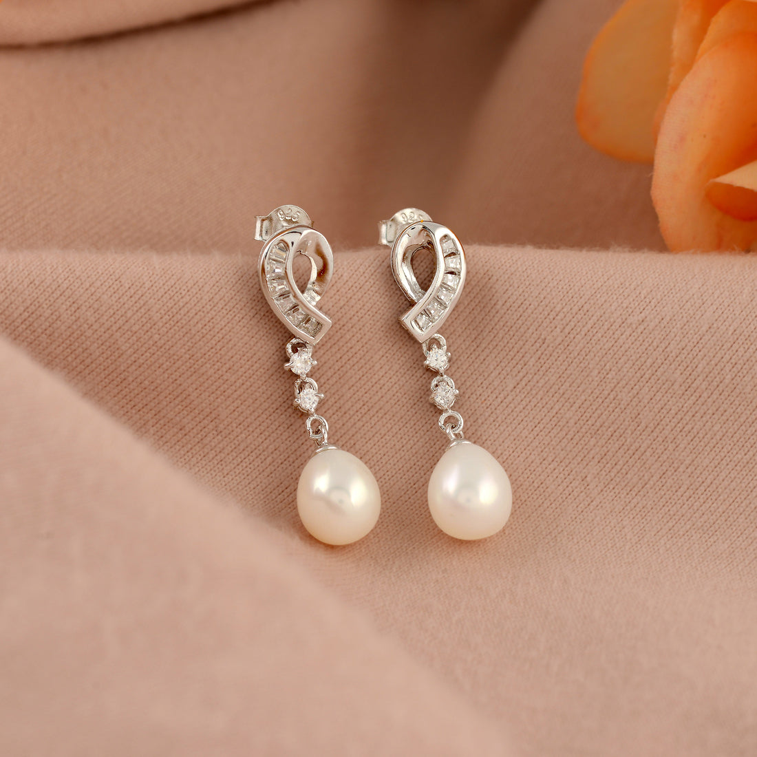 rose gold s-shaped stud with freshwater pearl