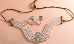 Look Like A Million Bucks In Elegant Pearl Bridal Jewellery Sets