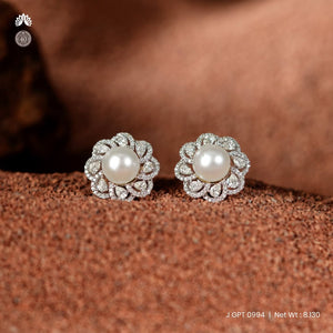Latest Trends in Pearl Earrings