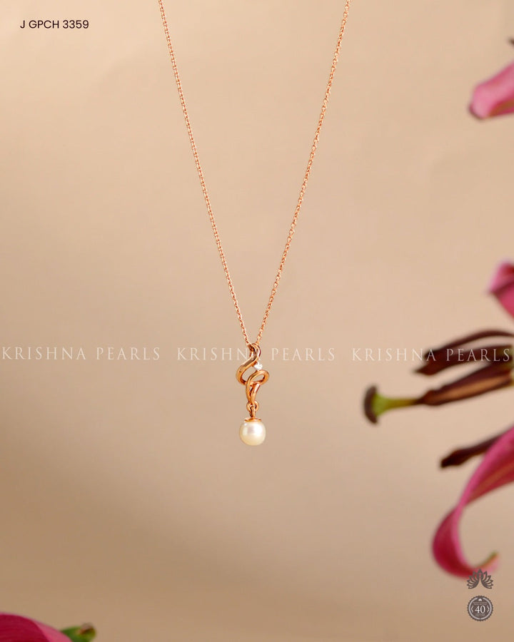 What are pearl chain designs that need to be with every modern woman?