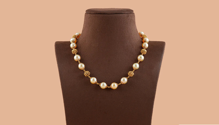 South Sea Pearls versus Freshwater Pearls Whom Do You Want