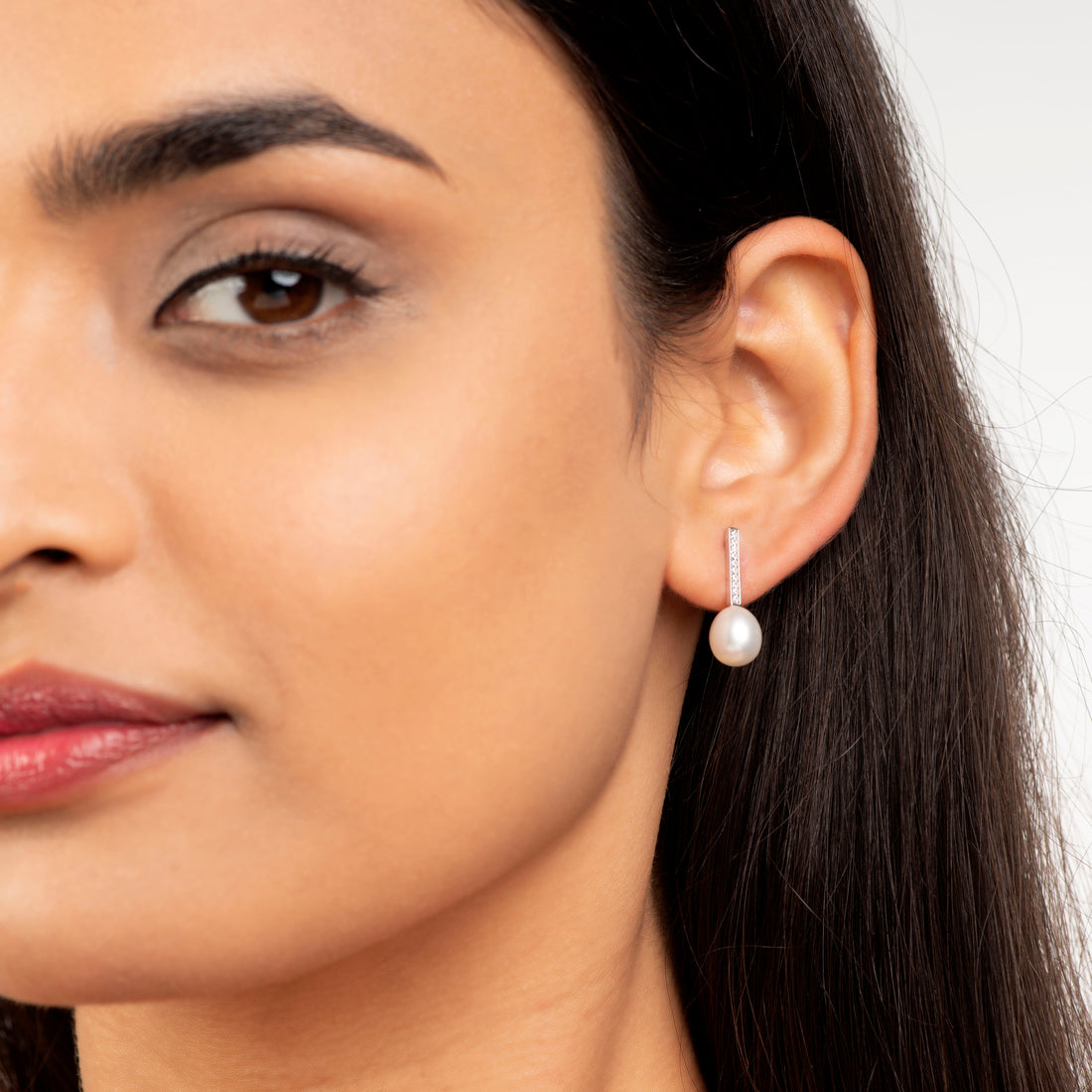 Pearl Linear Dew ( Pearl Drop Earrings)