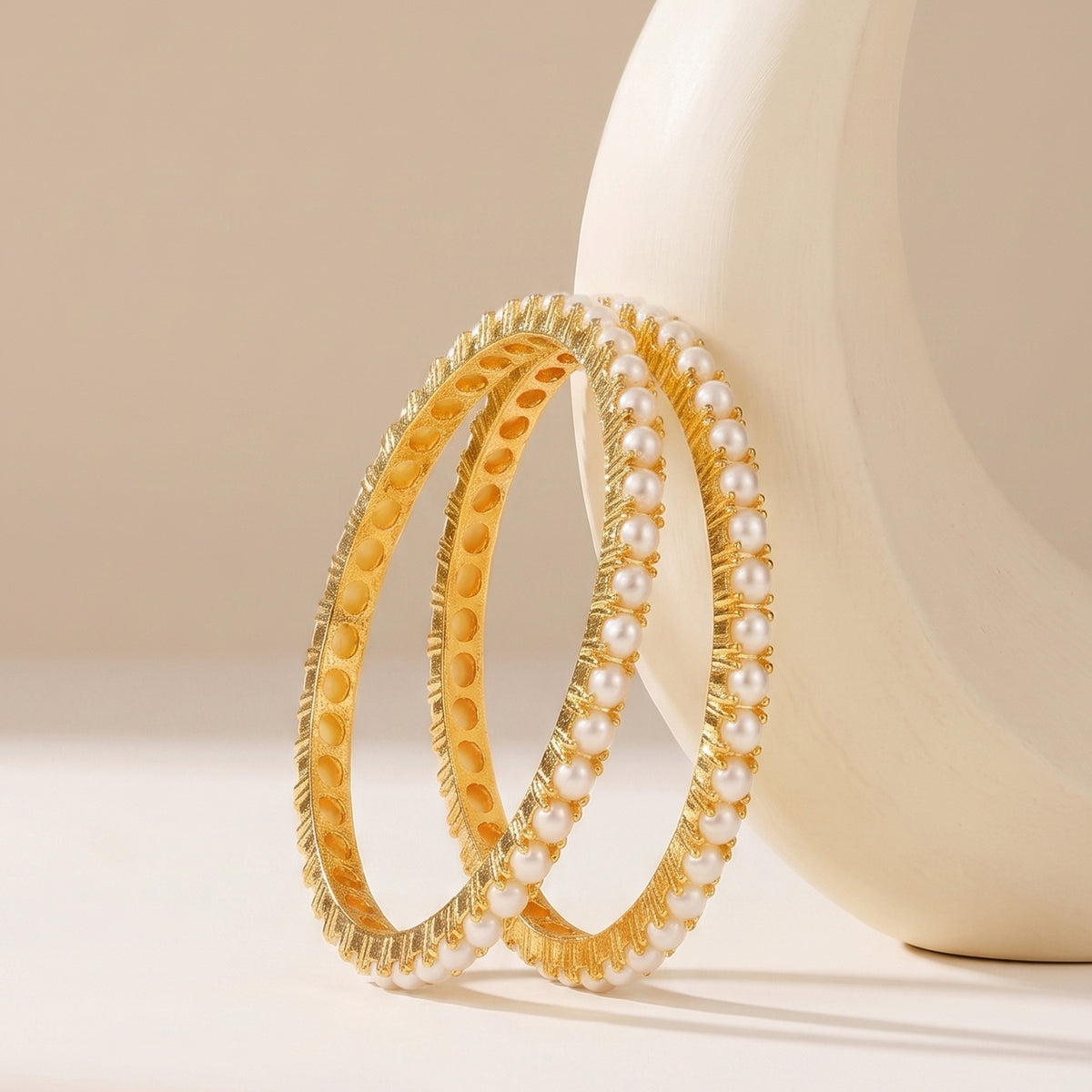 Round pearl bangle