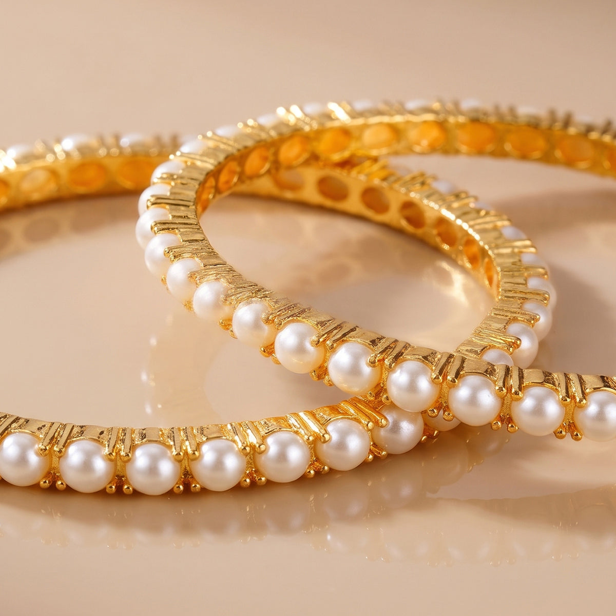 Round pearl bangle
