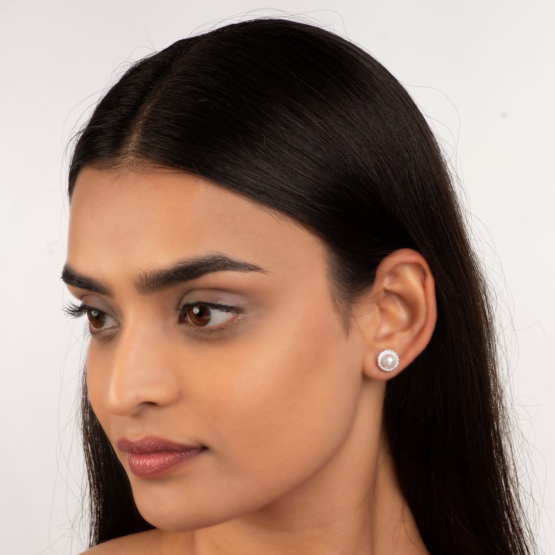 Pearl Emblem (Pearl Stud Earrings)