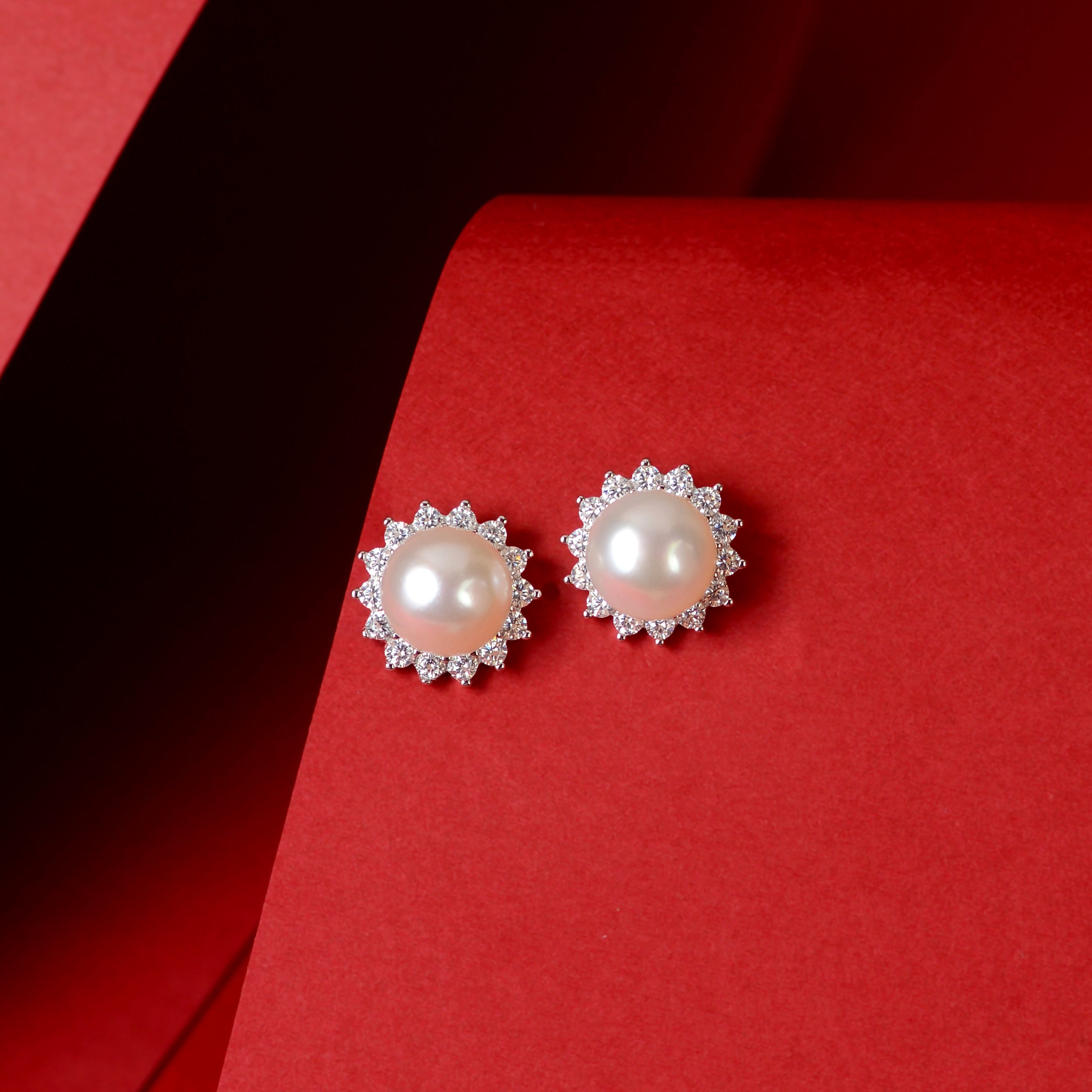 Pearl Radiance (Pearl Stud Earrings)