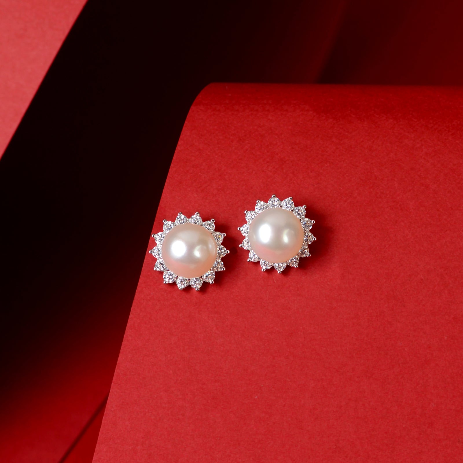 Pearl Radiance Gift Set (Pearl Stud Earrings & Pearl Round Cufflinks)