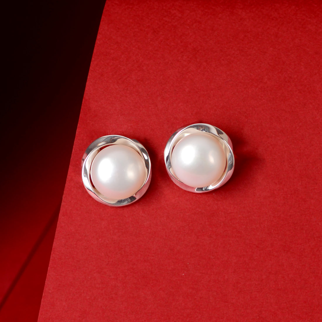 Pearl Orbit (Pearl Stud Earrings)