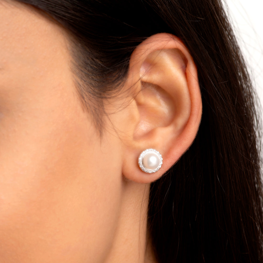 Pearl Emblem (Pearl Stud Earrings)