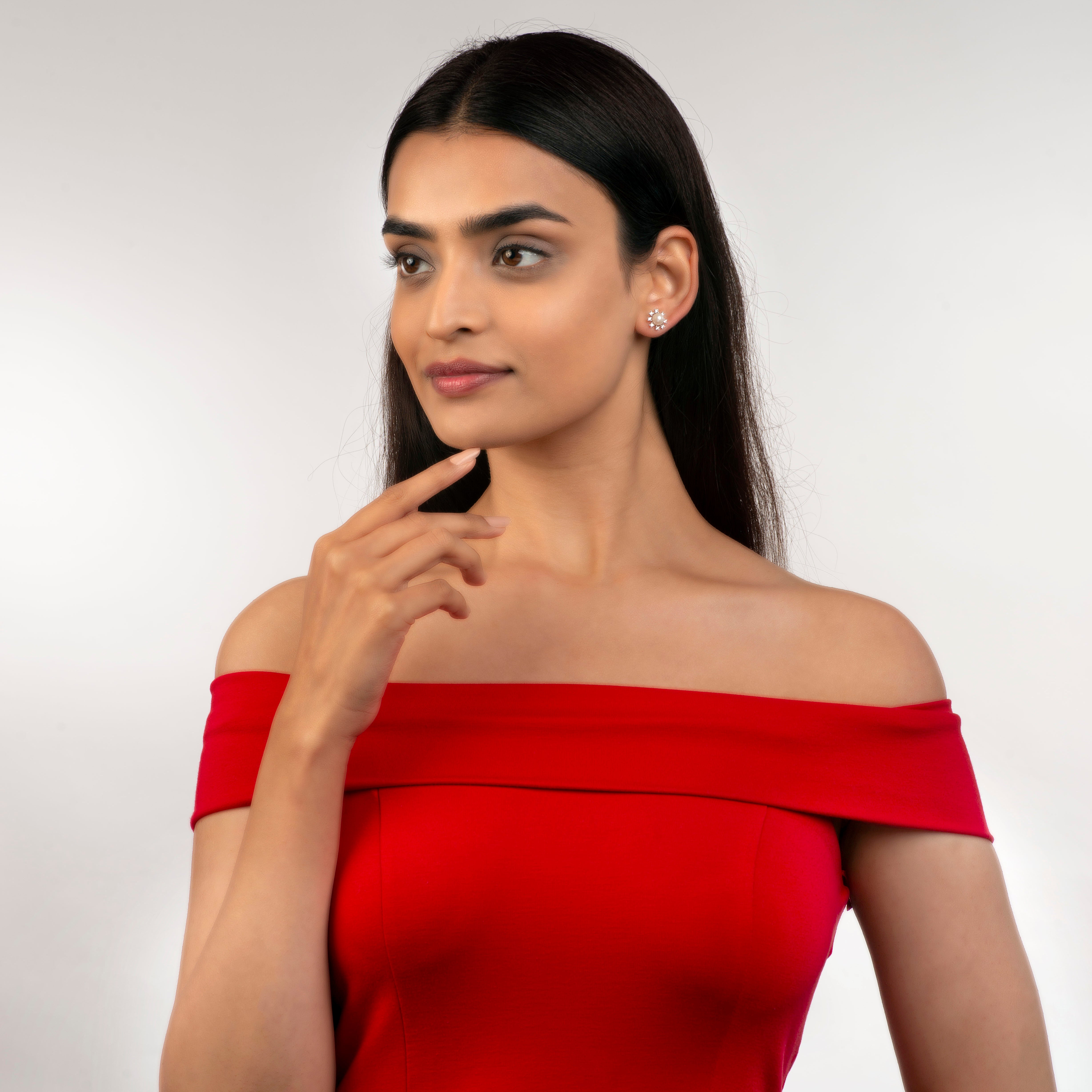 Pearl Solis (Pearl Stud Earrings)