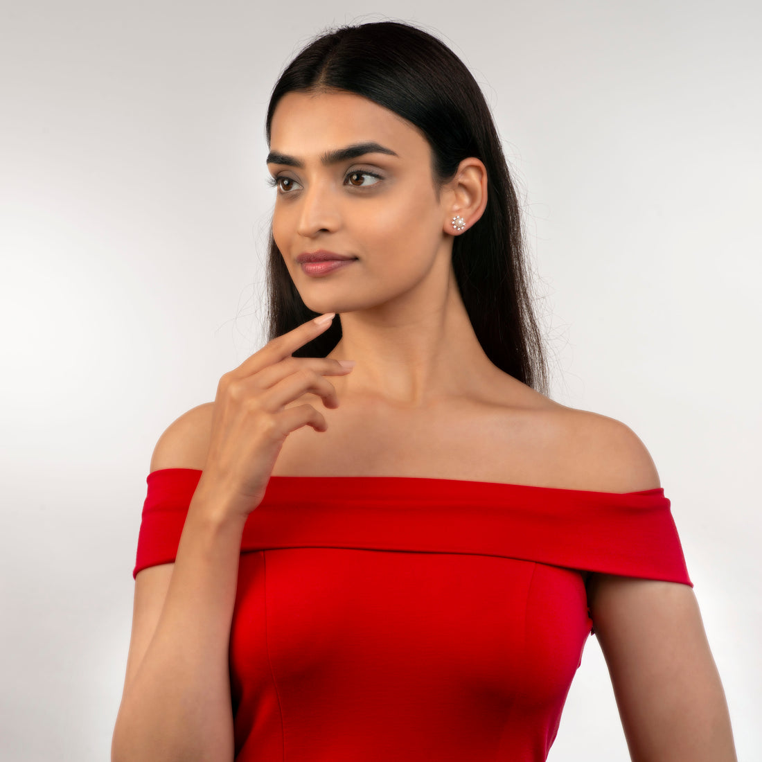 Pearl Solis (Pearl Stud Earrings)