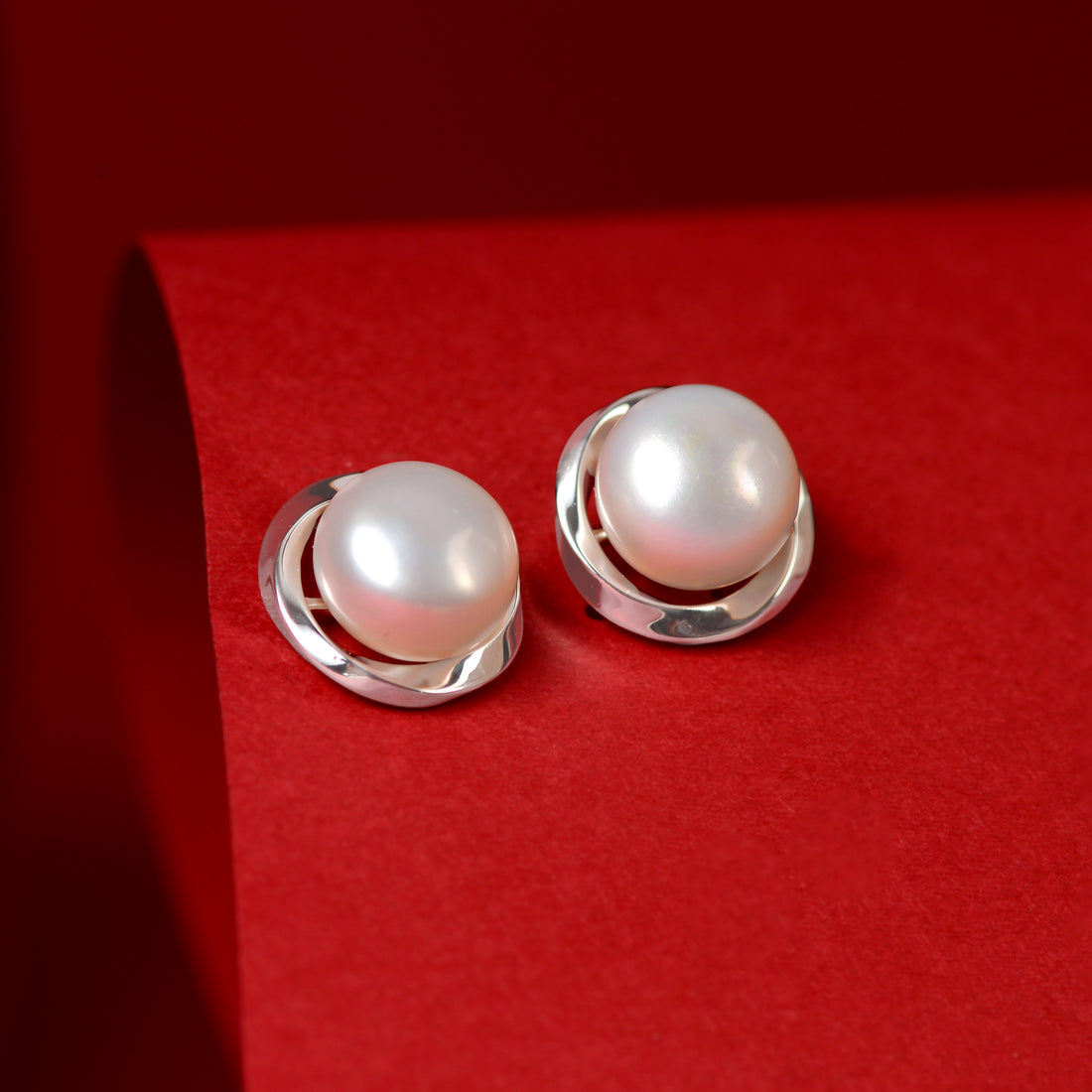 Pearl Orbit (Pearl Stud Earrings)