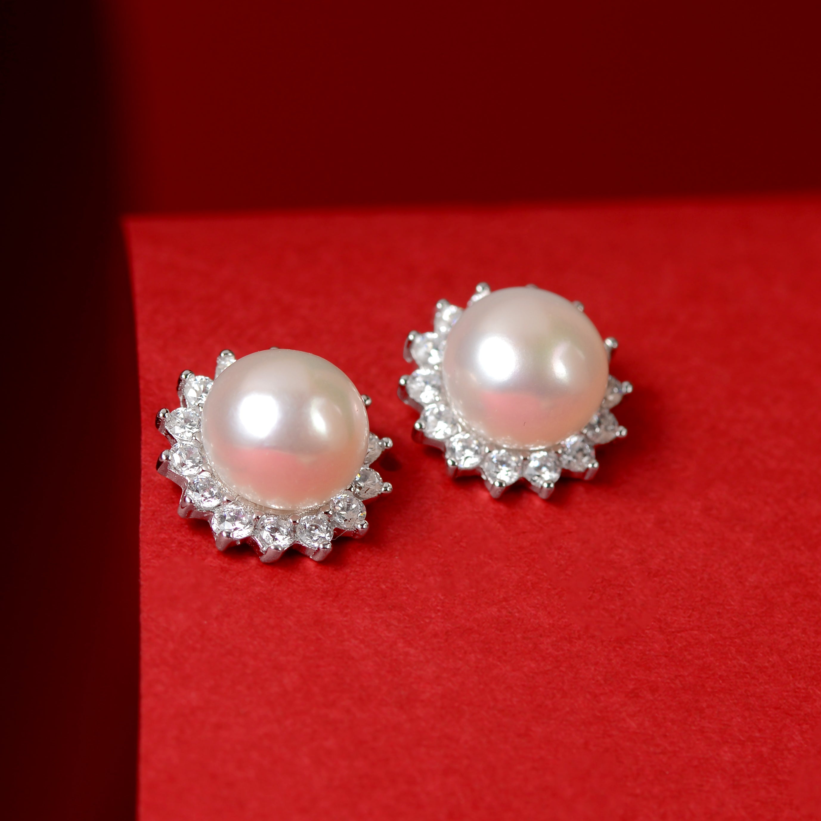 Pearl Radiance (Pearl Stud Earrings)