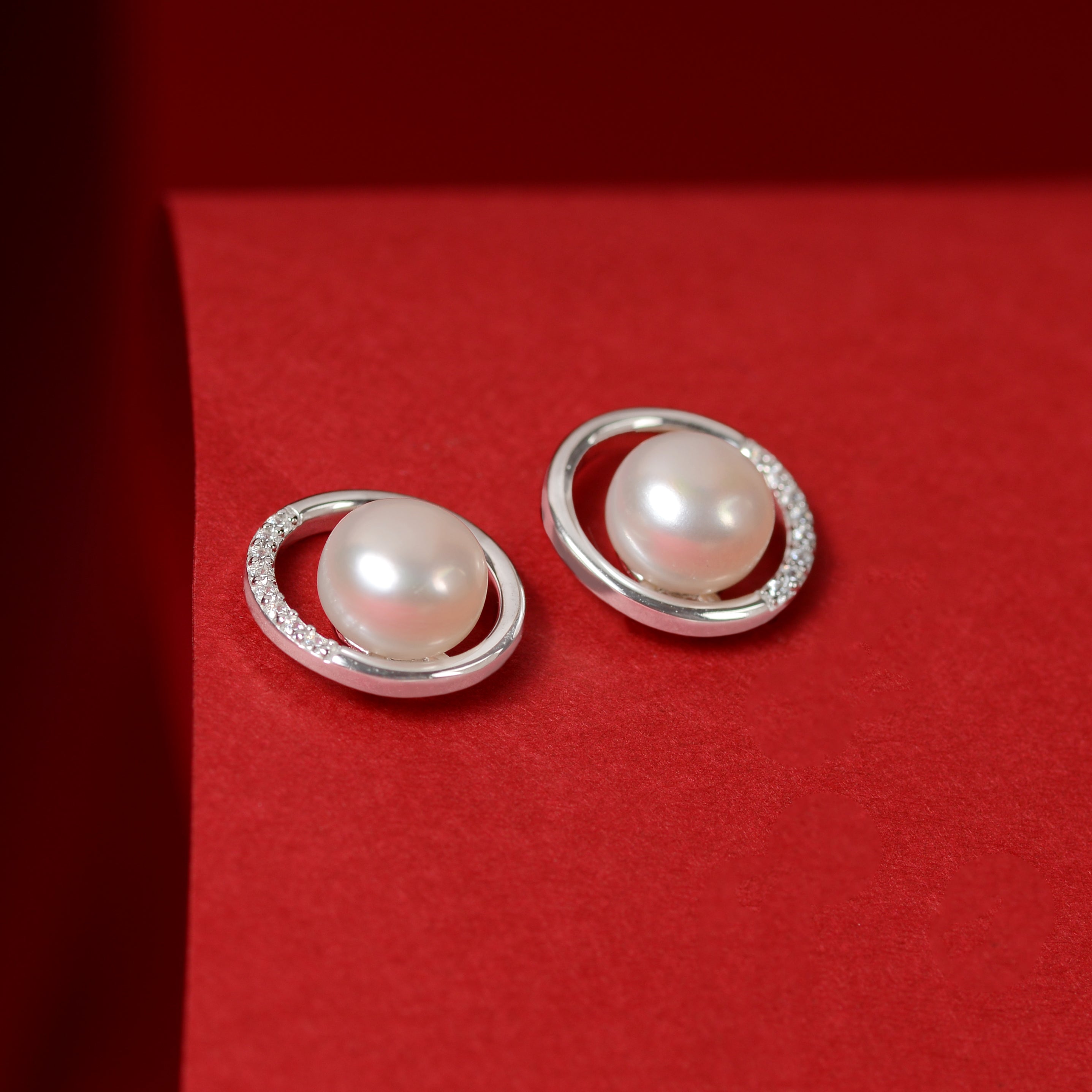 Pearl Axis (Pearl Stud Earrings)