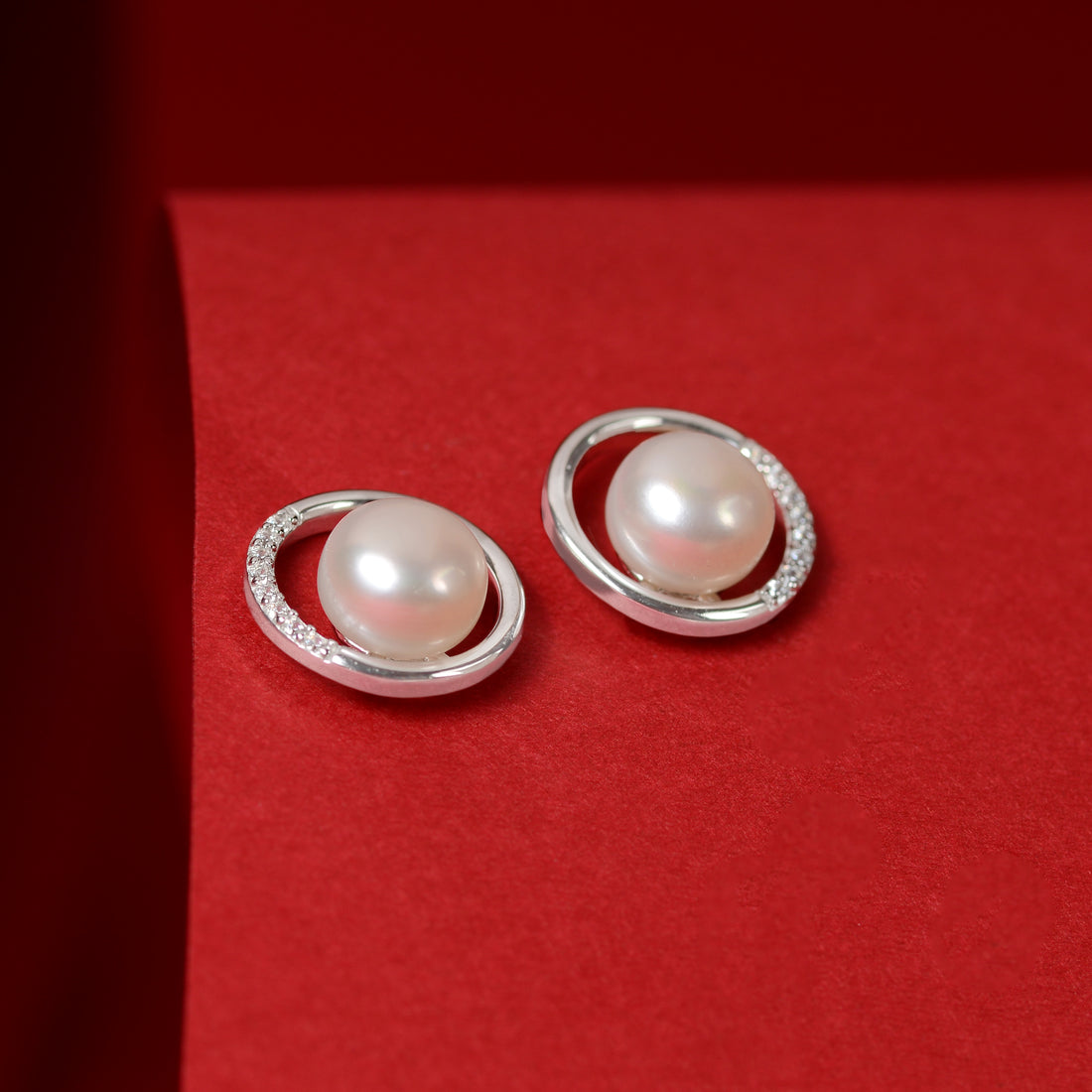 Pearl Axis (Pearl Stud Earrings)