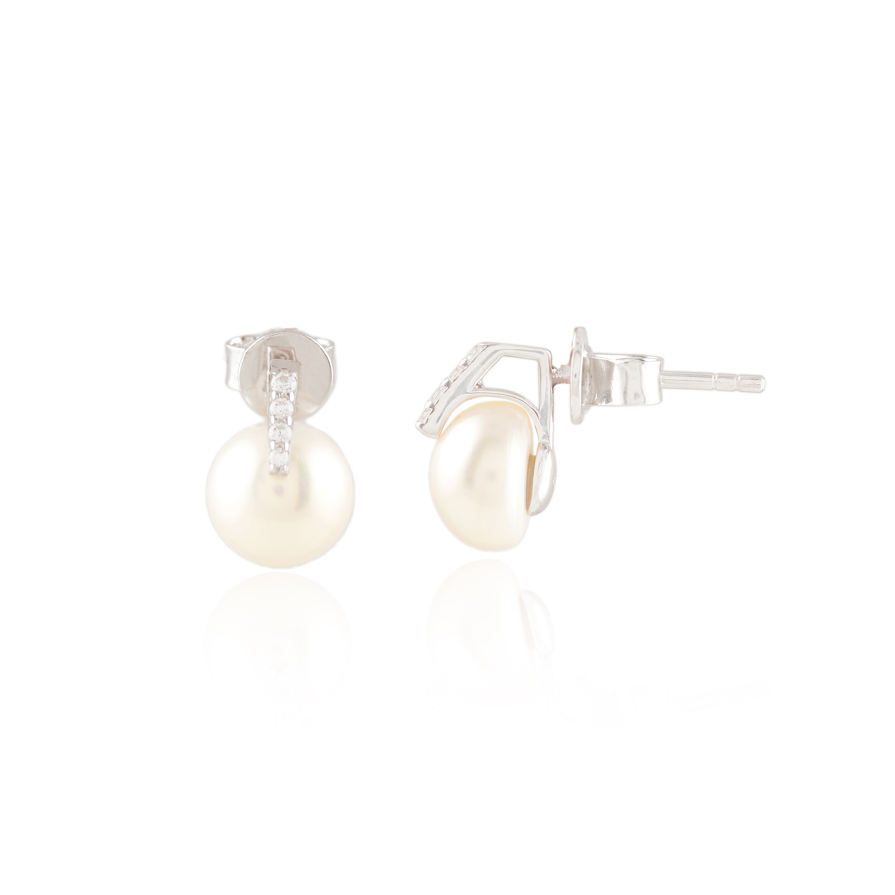 Pearl Ascend (Pearl Stud Earrings)