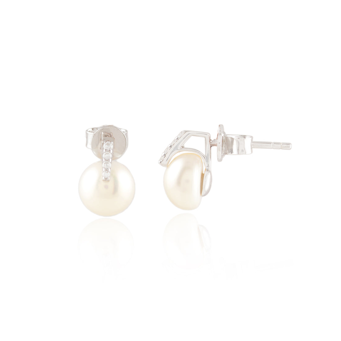 Pearl Ascend (Pearl Stud Earrings)