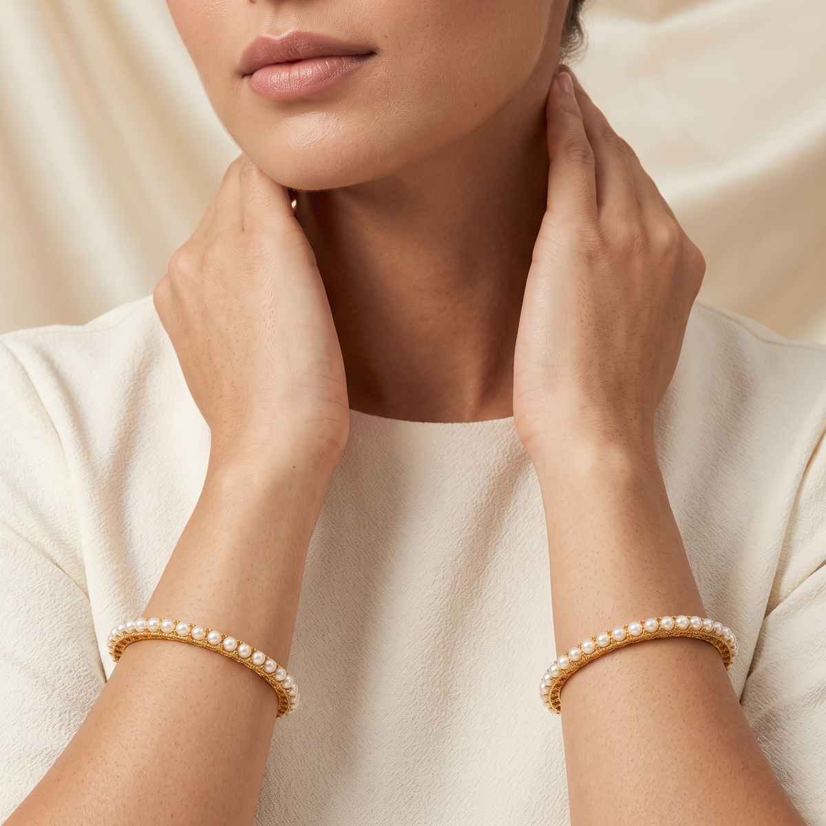 Round pearl bangle