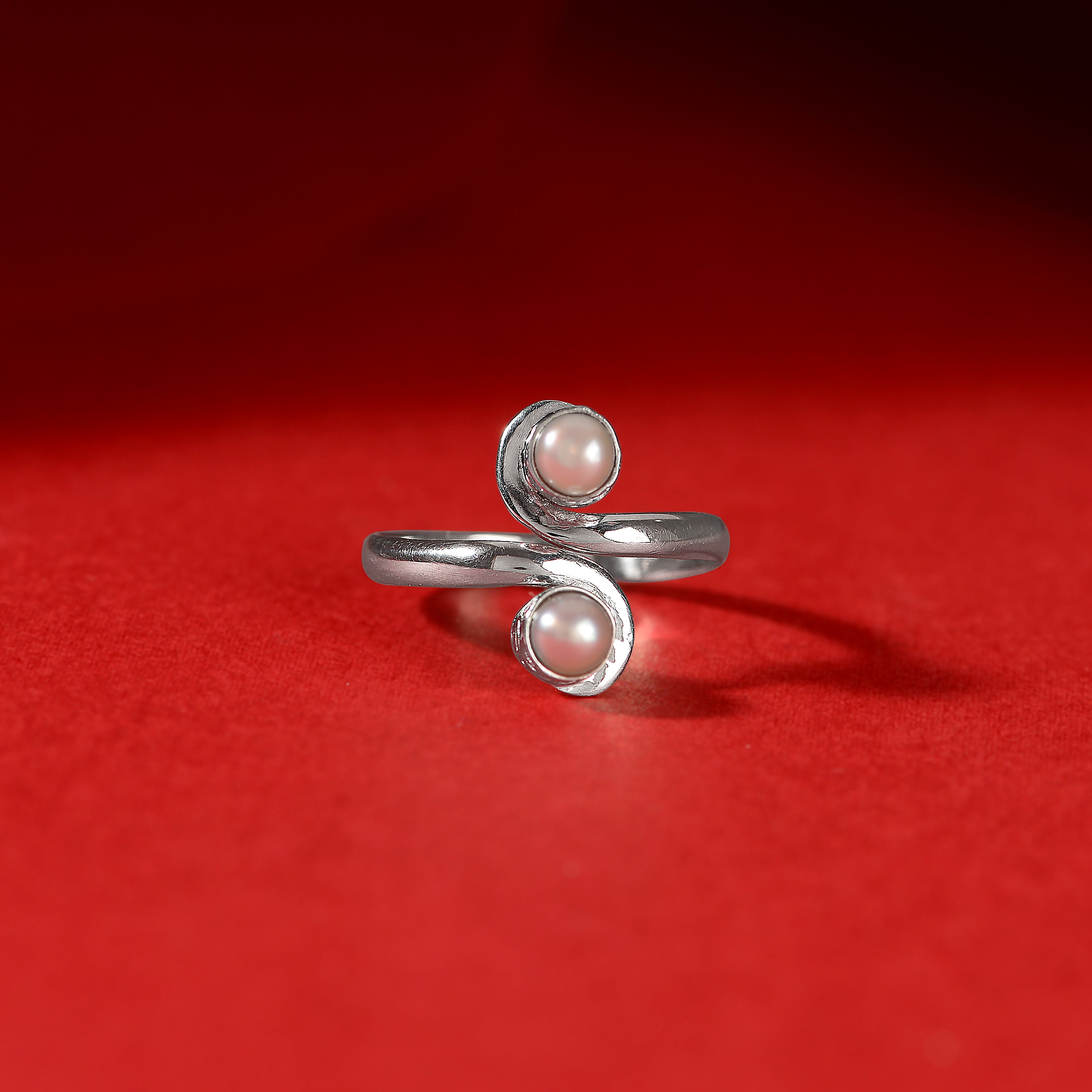 Double Curve (Open Pearl Ring)