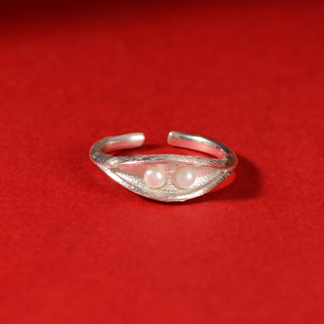 Twin Curve (Open Pearl Ring)