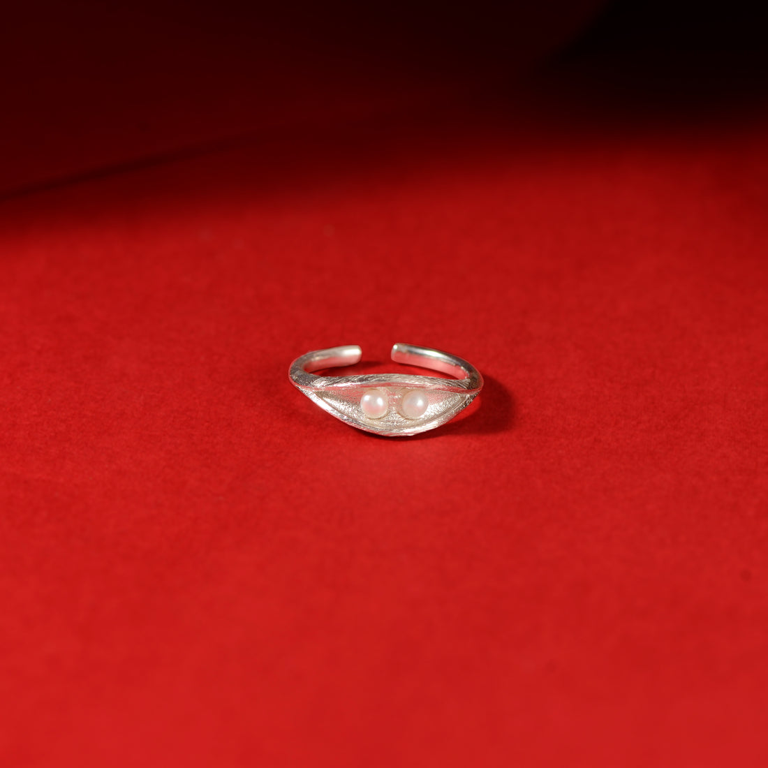 Twin Curve (Open Pearl Ring)