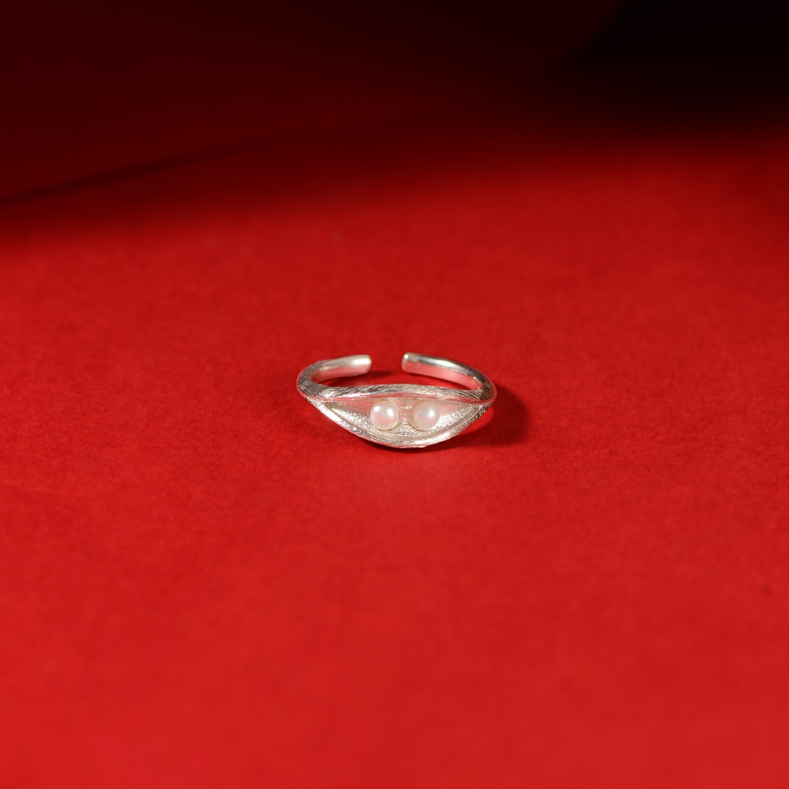 Twin Curve (Open Pearl Ring)