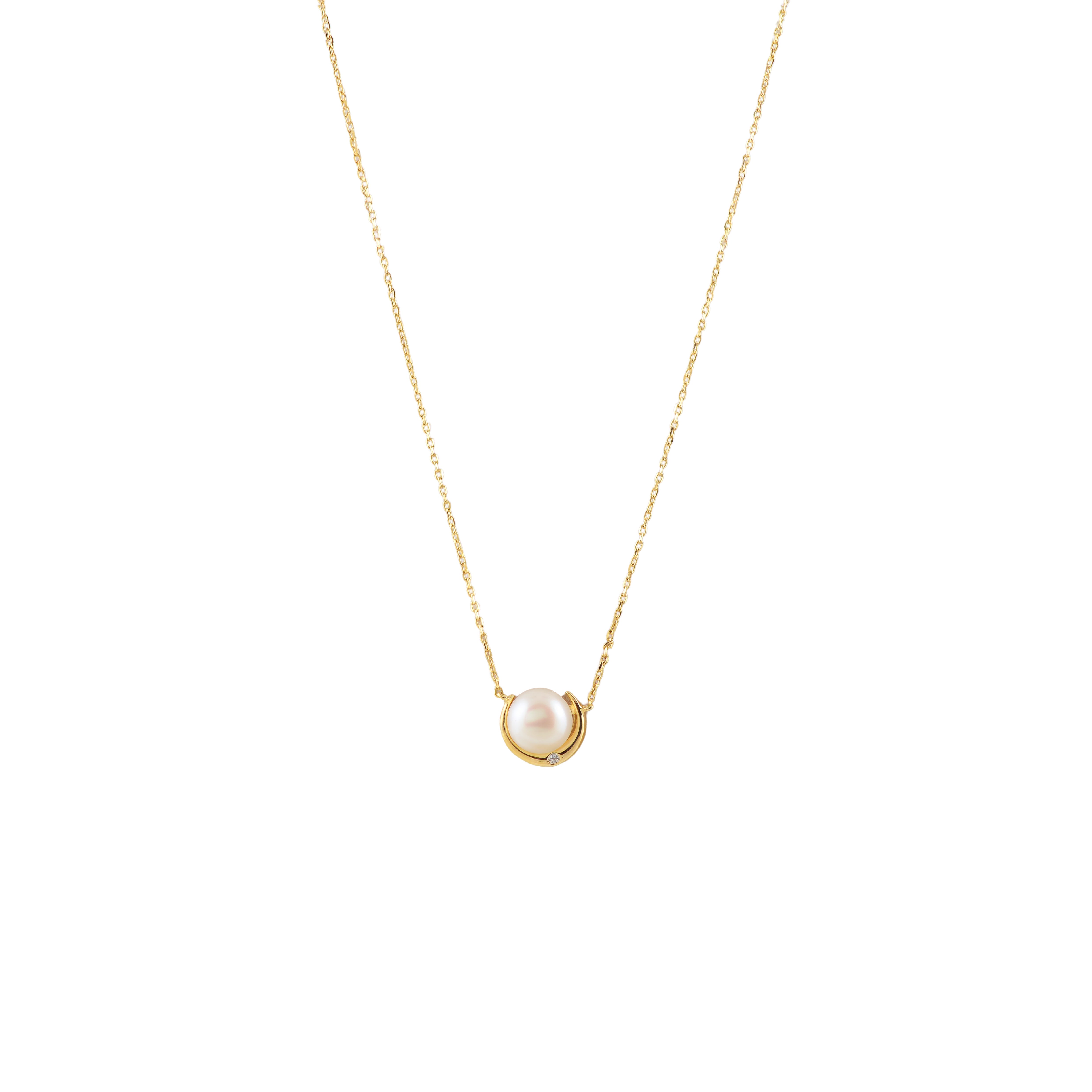 Luna Embrace  (Pearl Pendant Necklace)