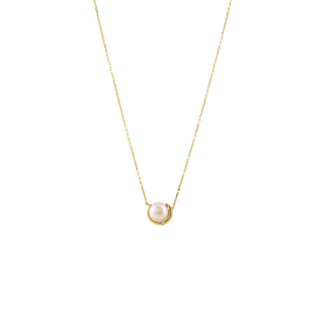 Luna Embrace  (Pearl Pendant Necklace)