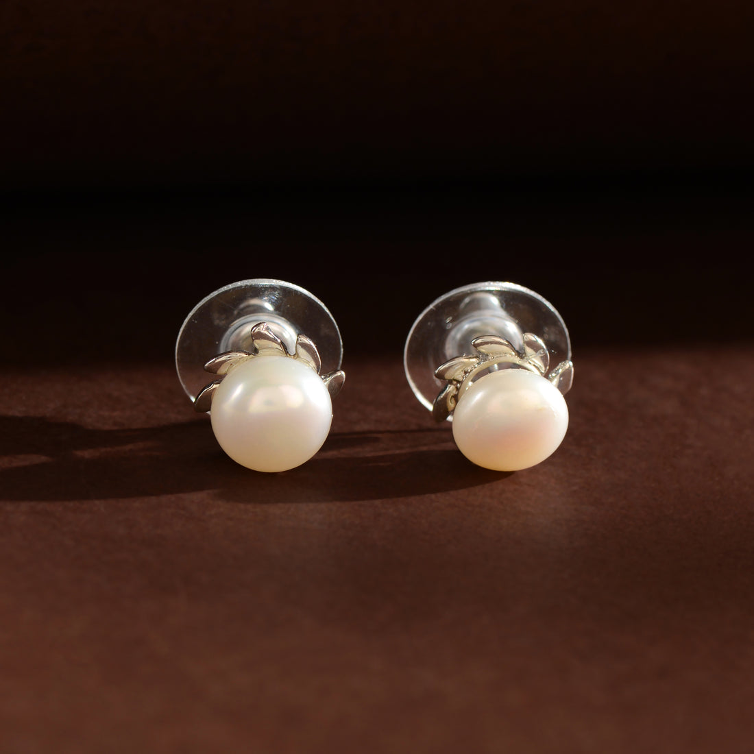 Silver Swirl Pearl Stud Earrings (Freshwater Pearl Stud Earrings in Silver)