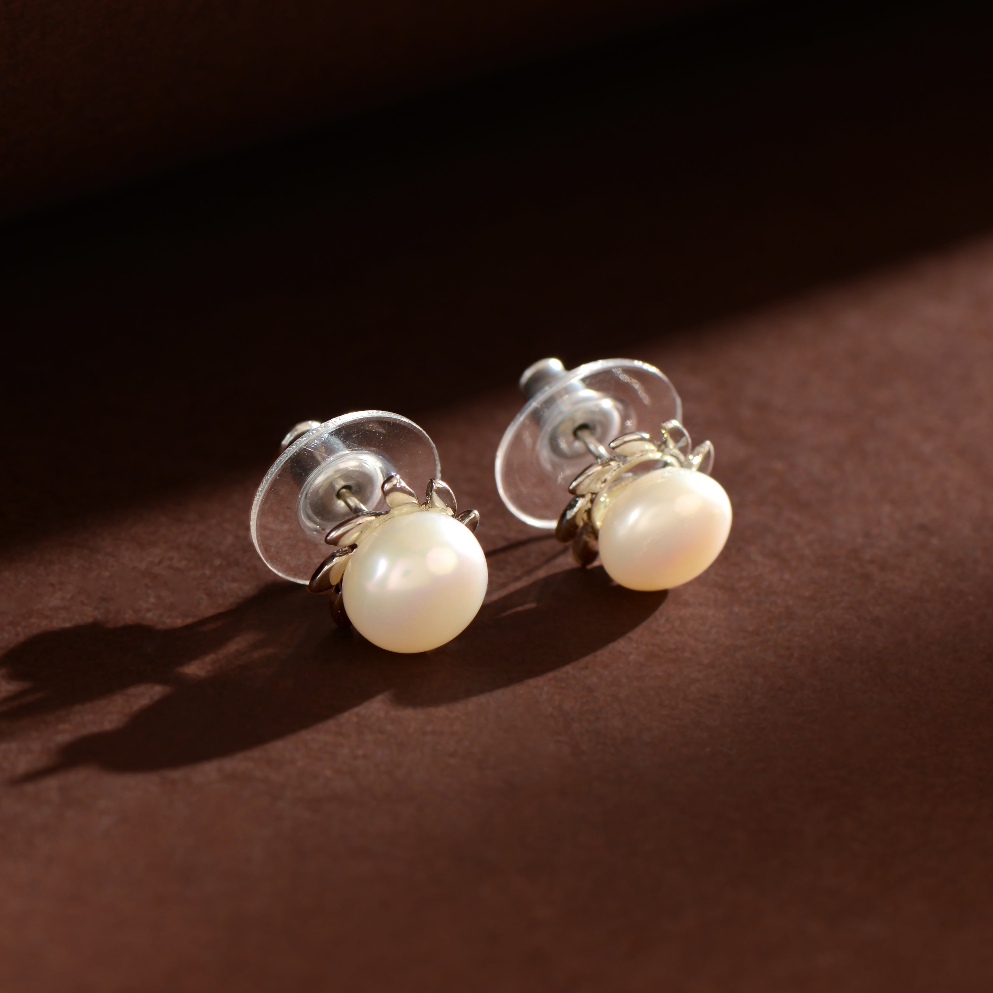 Silver Swirl Pearl Stud Earrings (Freshwater Pearl Stud Earrings in Silver)
