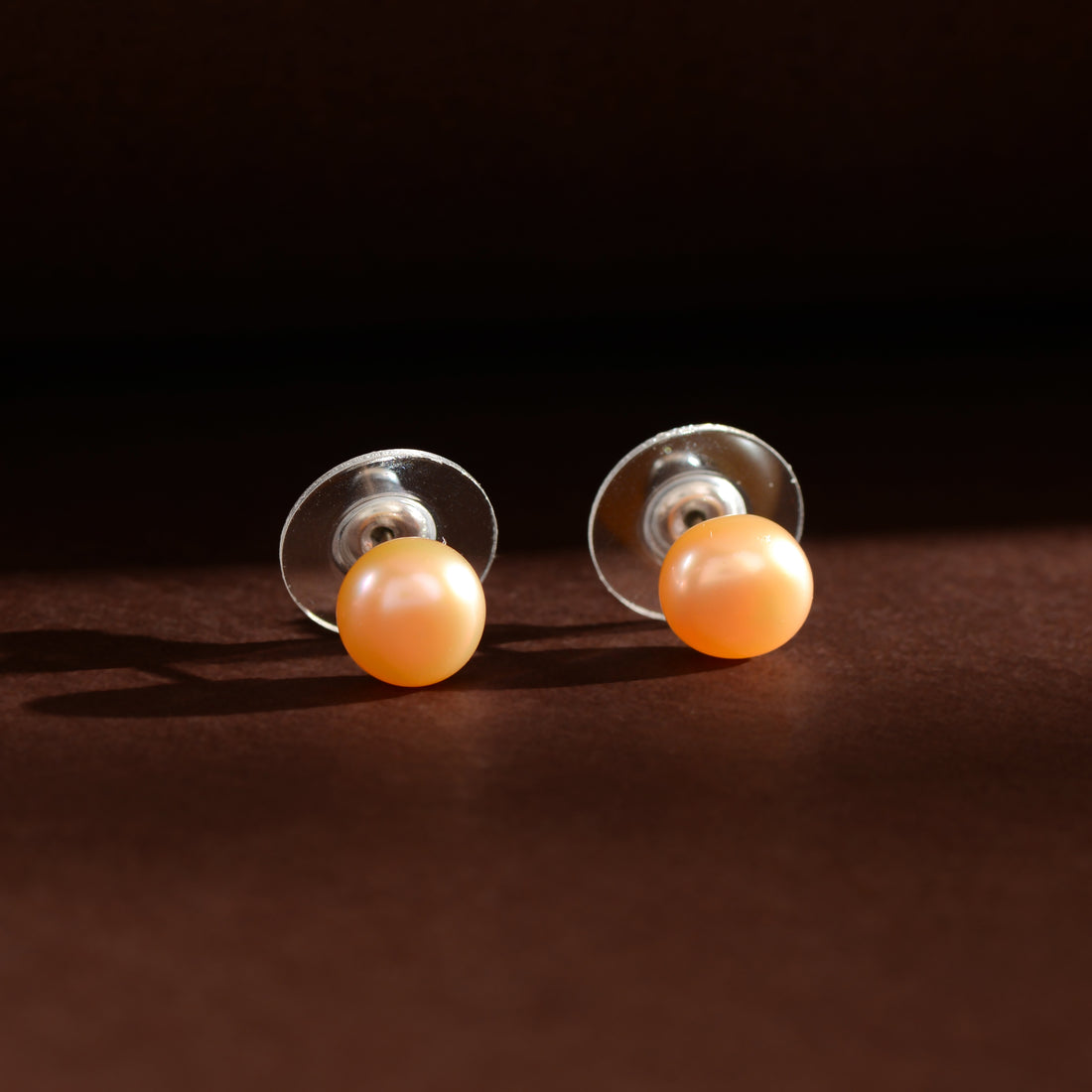 Ivory Round Studs (Pink Freshwater Pearl Ear Studs)