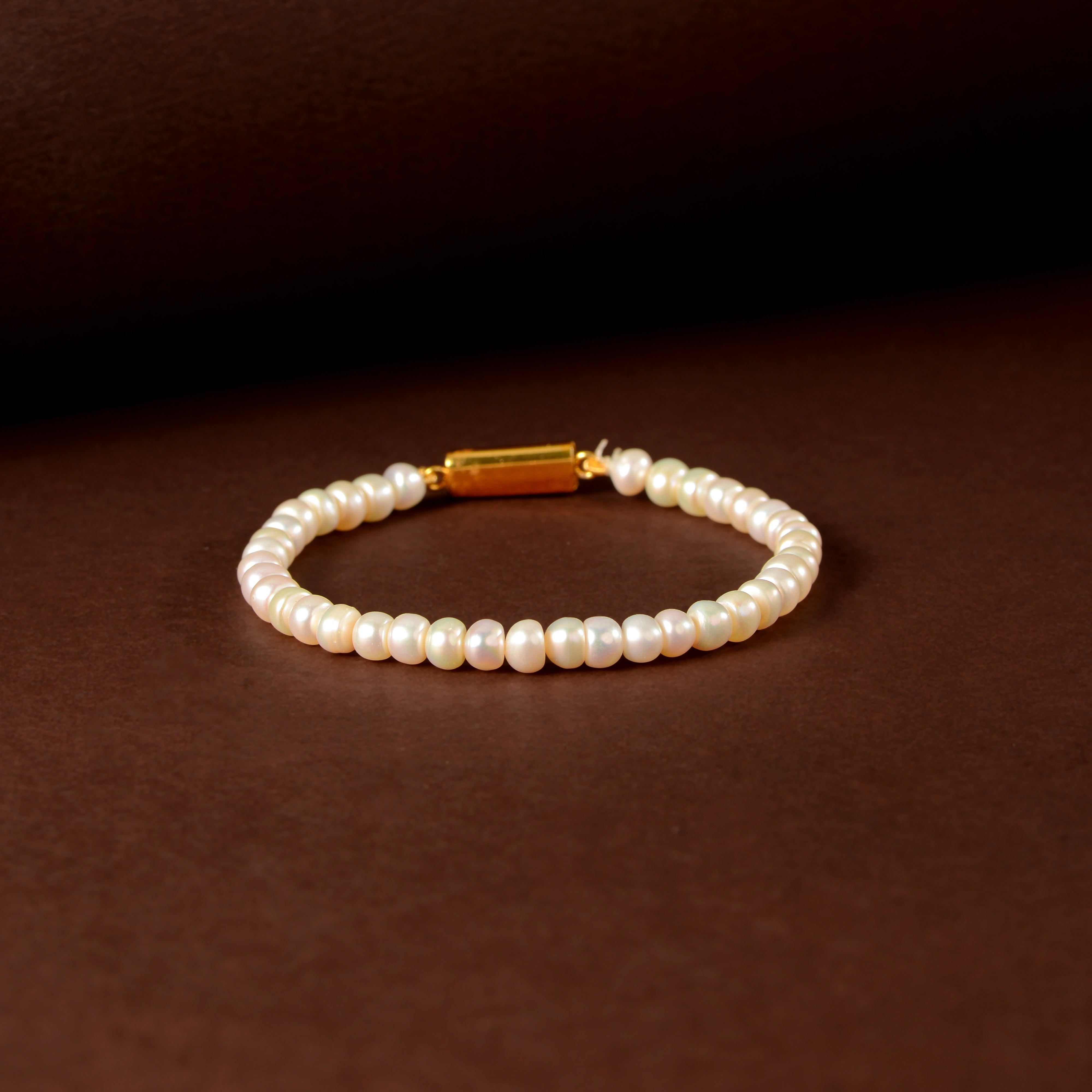 Classic Pearl String Necklace & Bracelet Set (Freshwater Pearl Necklace and Bracelet Set )