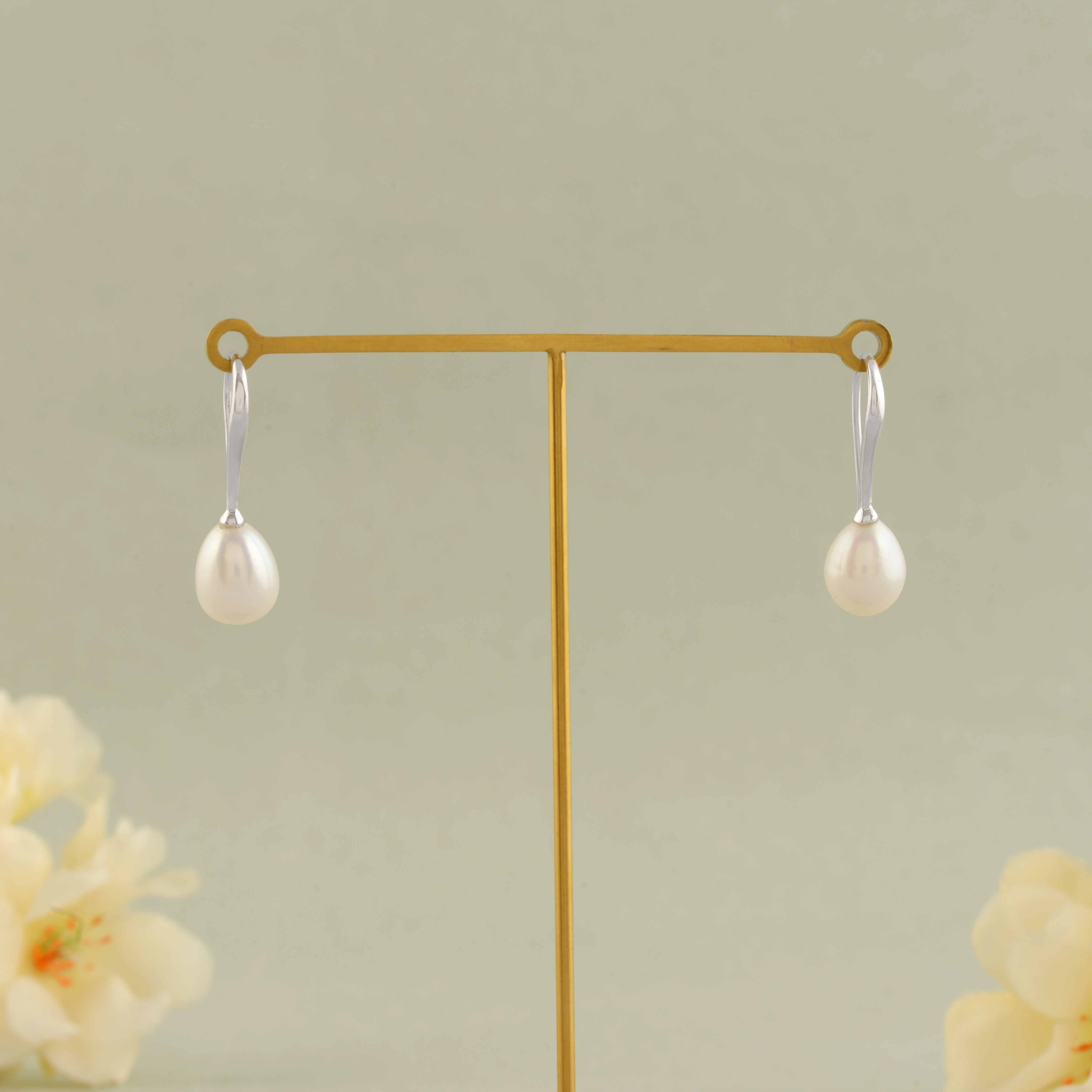 Elegant Freshwater Pearl Hanging Earrings