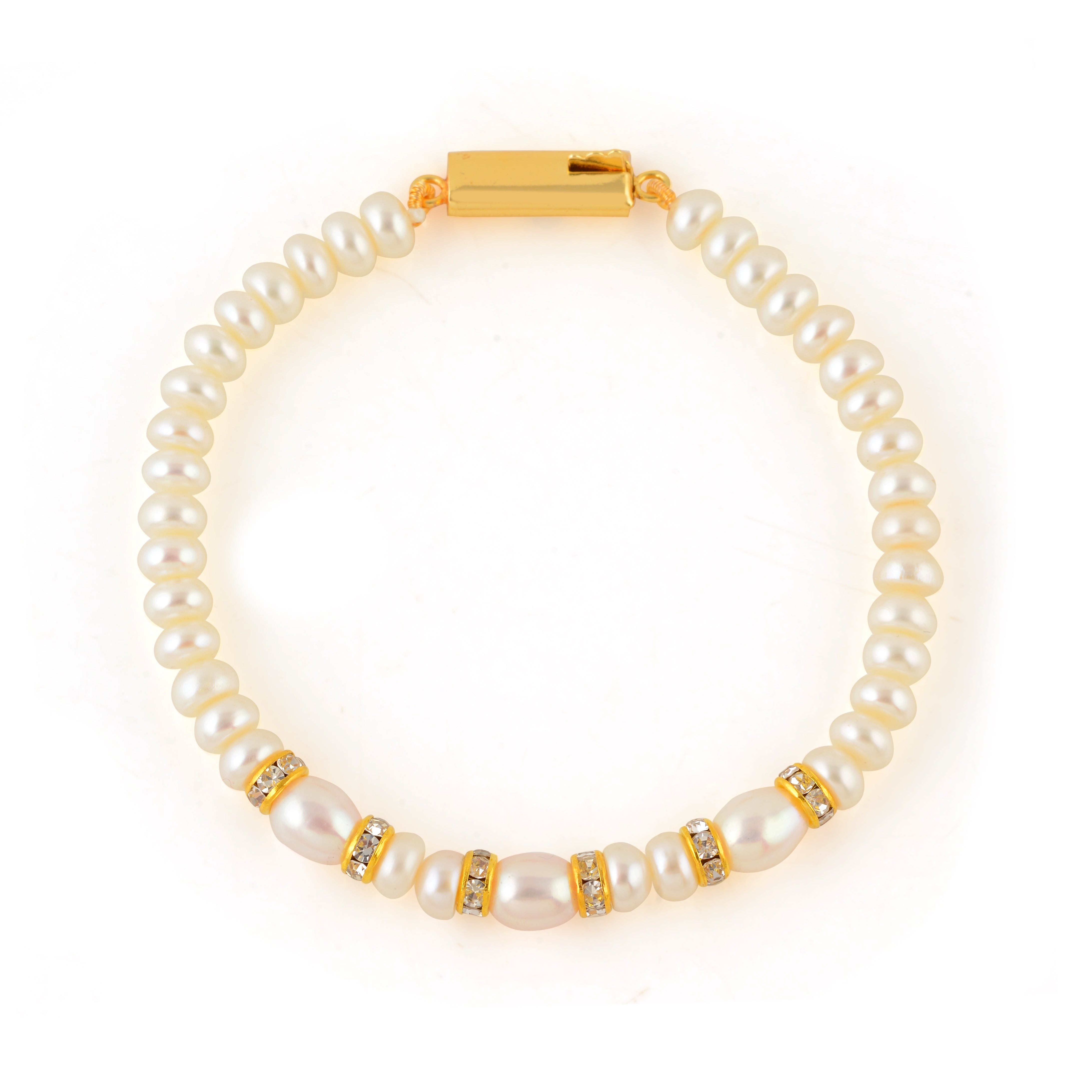 Elegant Gold-Tone Freshwater Pearl Bracelet with Sparkle