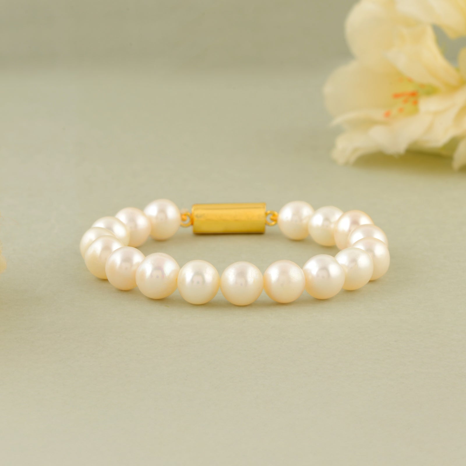 Softline Pearl Bracelet – Gold Finish (Freshwater Pearls with Gold Clasp)
