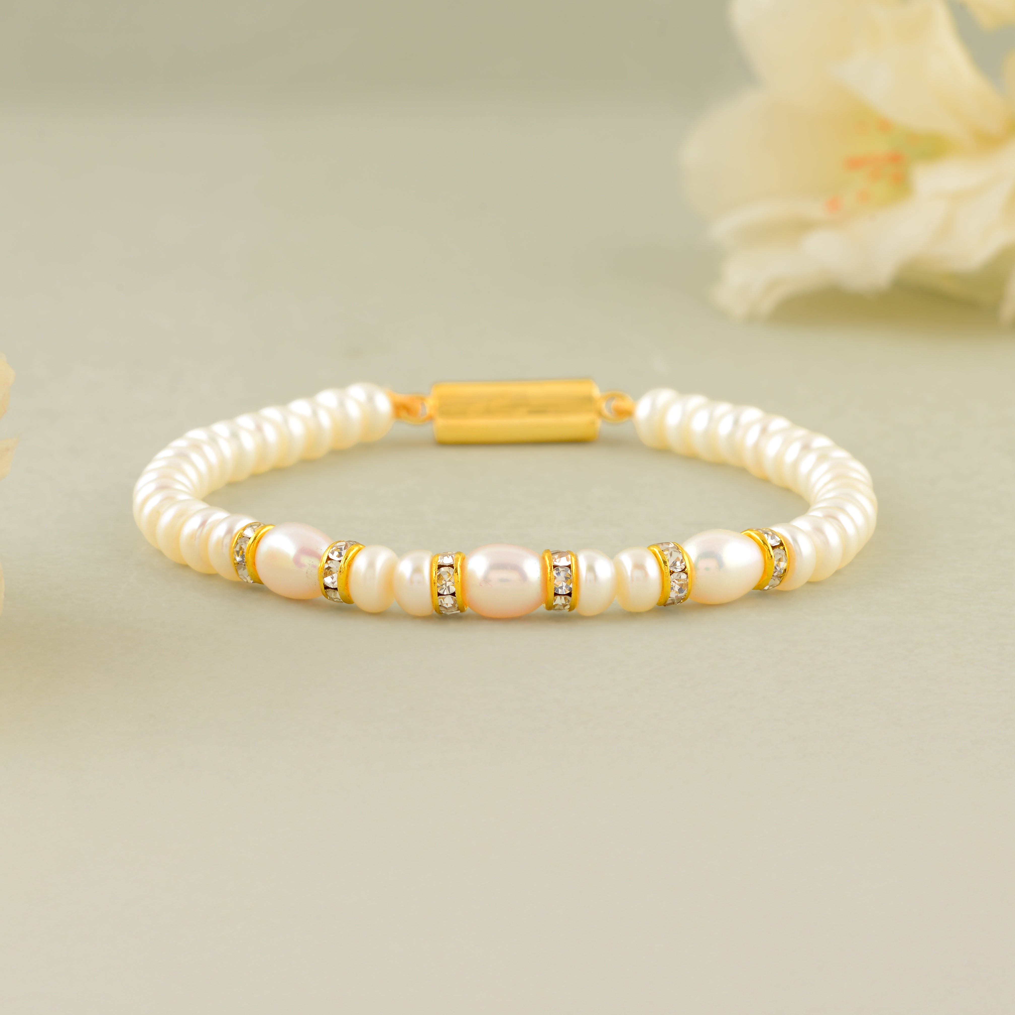 Elegant Gold-Tone Freshwater Pearl Bracelet with Sparkle