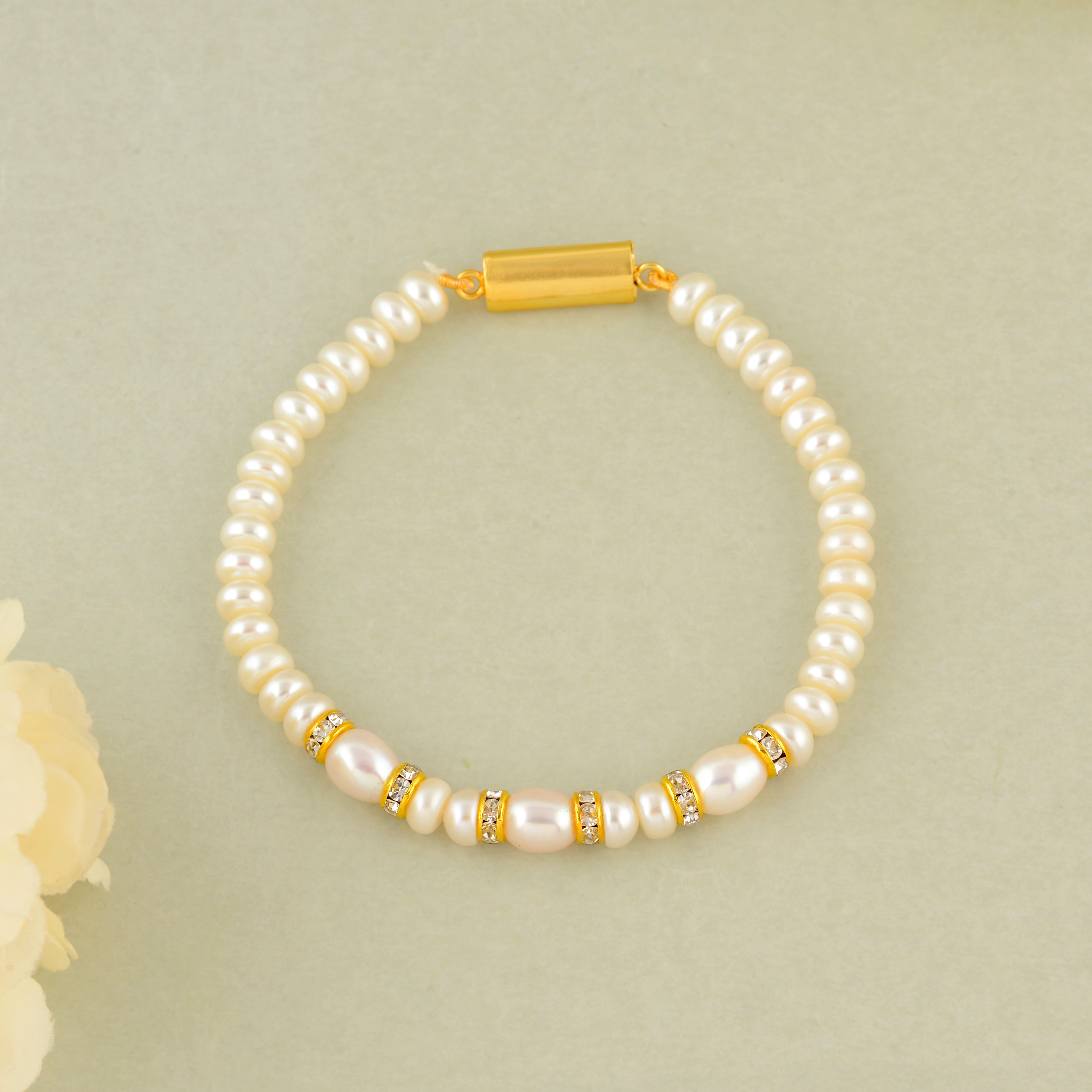 Elegant Gold-Tone Freshwater Pearl Bracelet with Sparkle