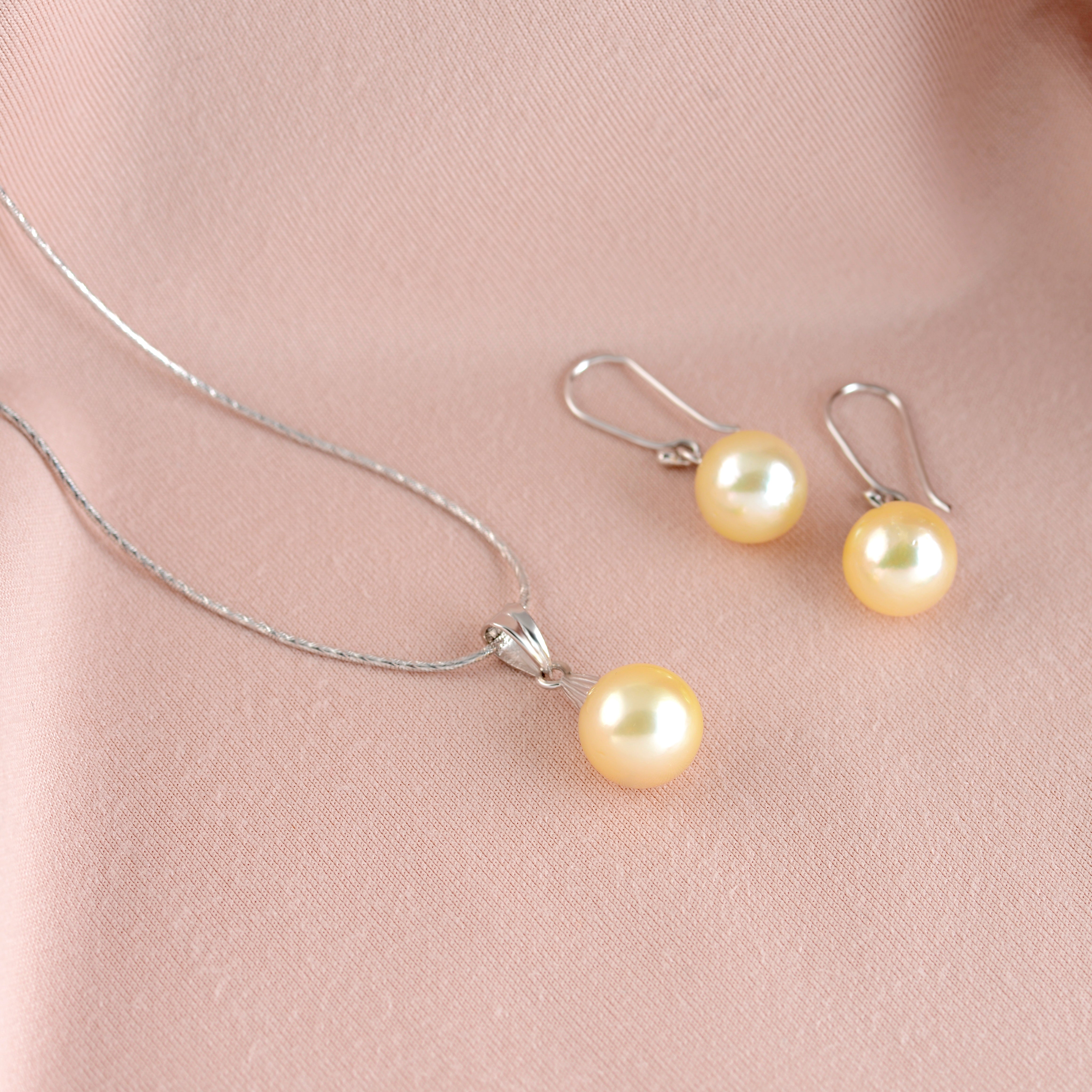 Silver Chain Embellished with South Sea Pearls - Krishna Jewellers Pearls and Gems