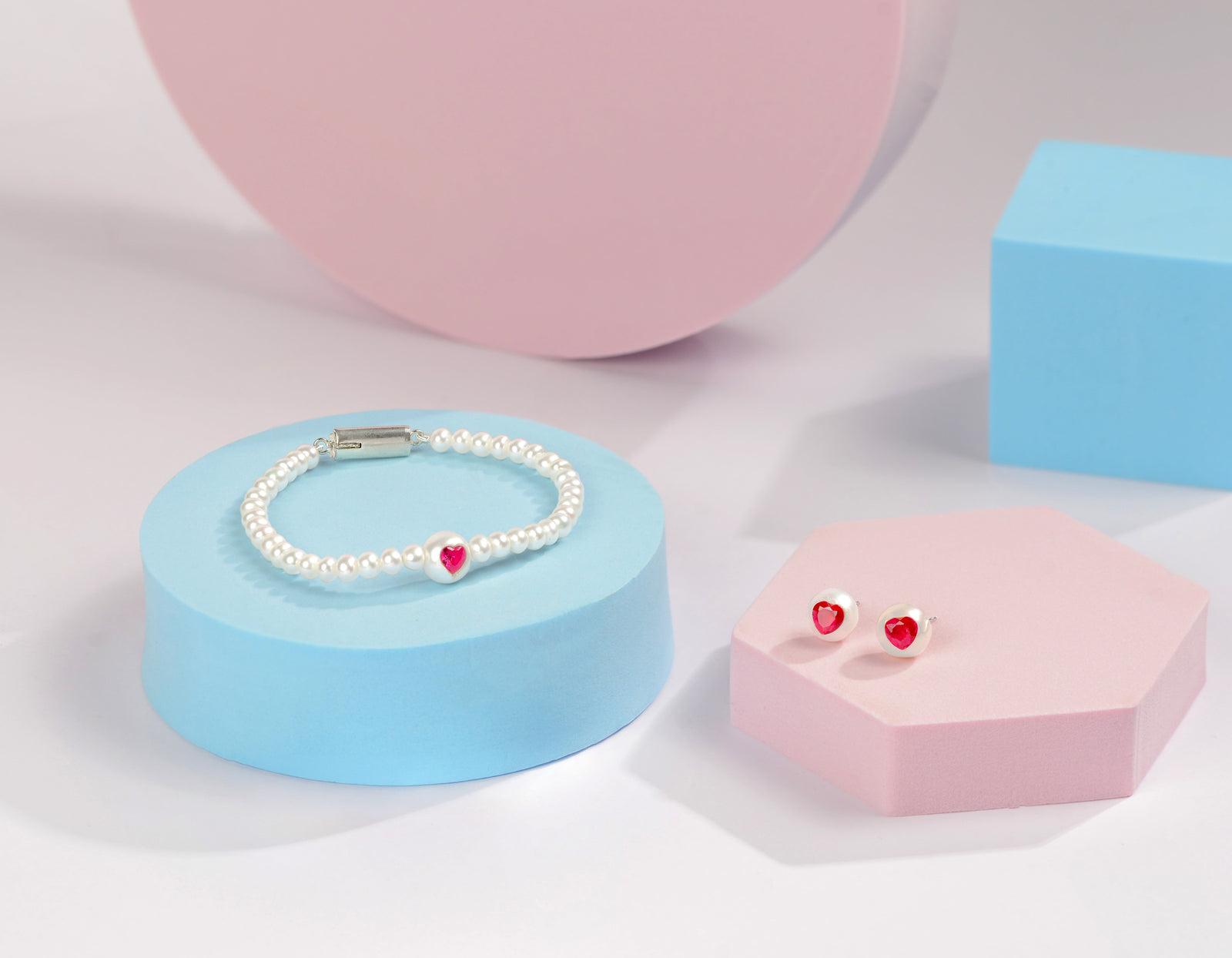 PEARL RUBY Red heart shaped Semi Precious Stone & Freshwater pearl  Bracelet & Stud Earrings Combo