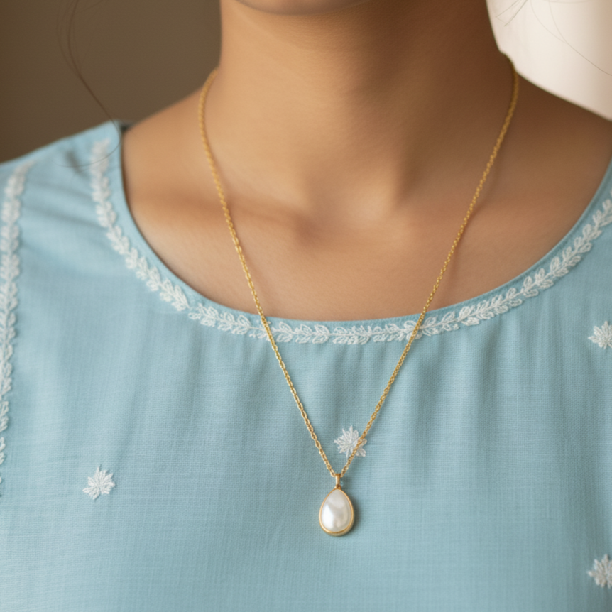 Modern Silver Fresh Water Pearl Pendant Necklace with a Gold Coating