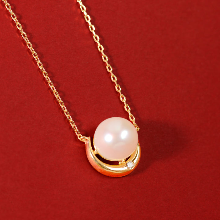 Luna Embrace  (Pearl Pendant Necklace)