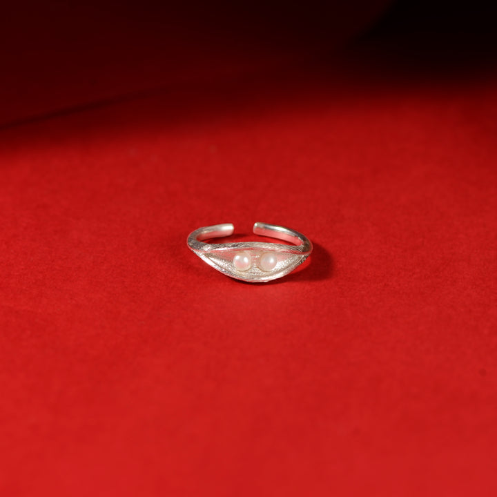 Twin Curve (Open Pearl Ring)