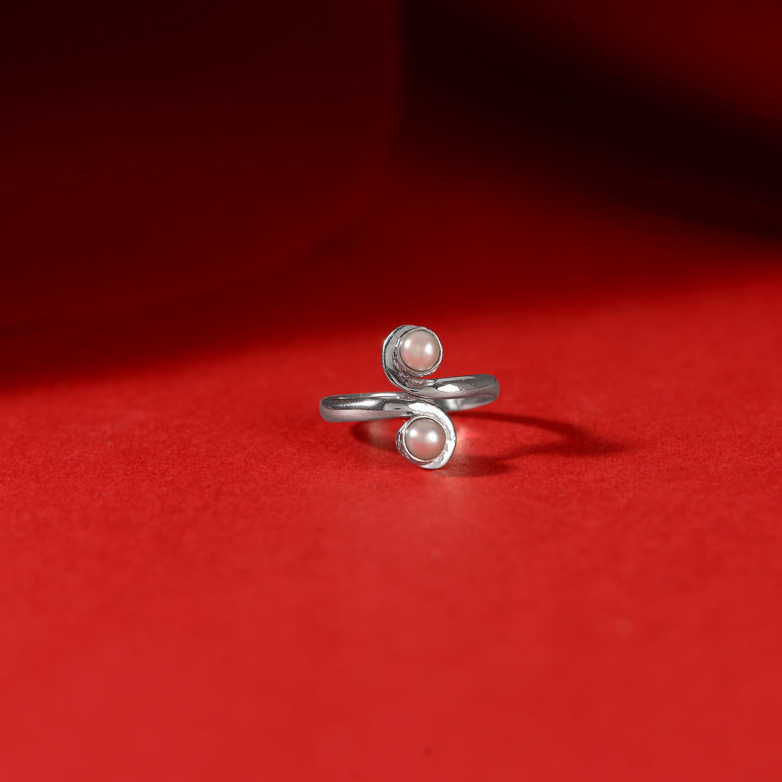 Double Curve (Open Pearl Ring)