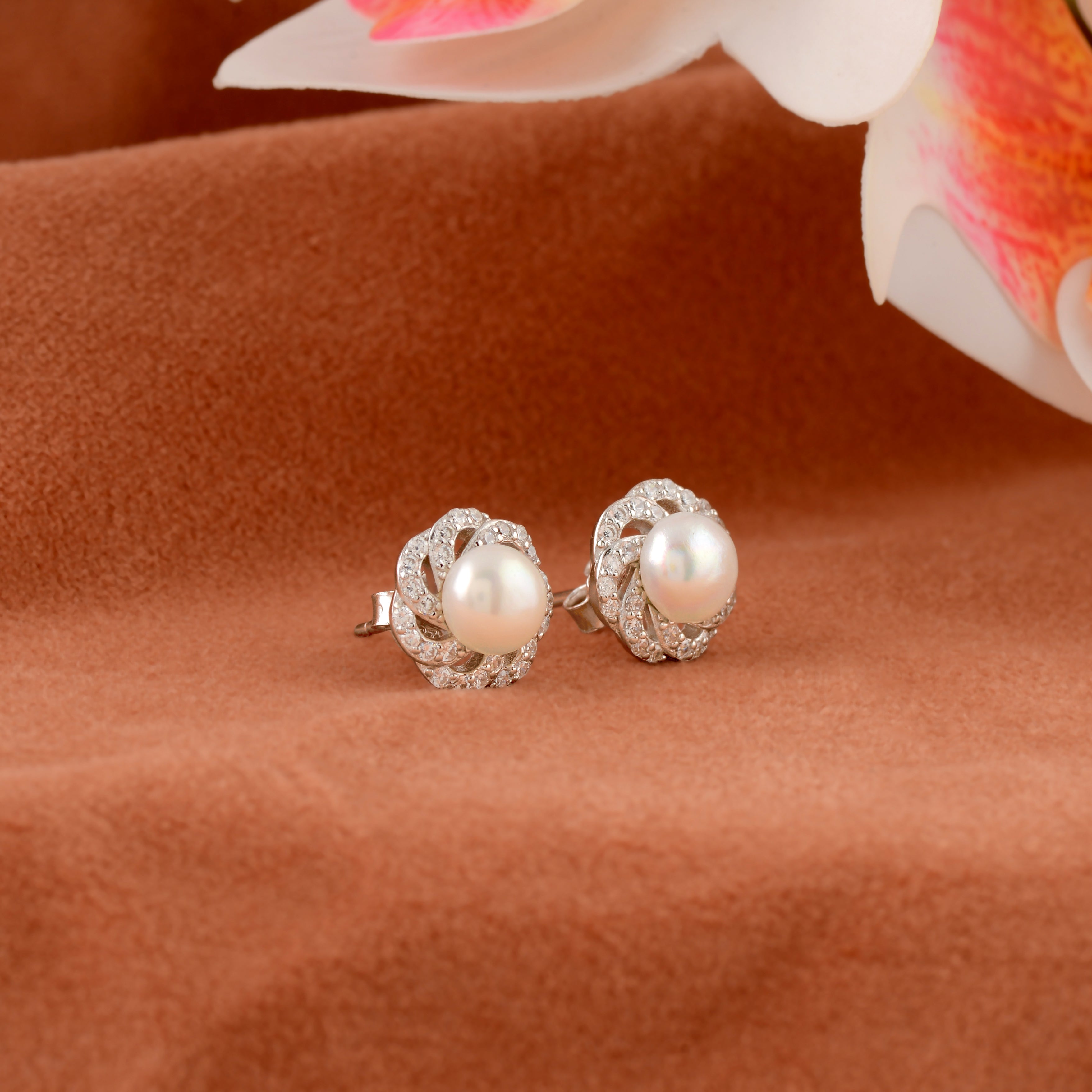 Round silver-plated stud earrings