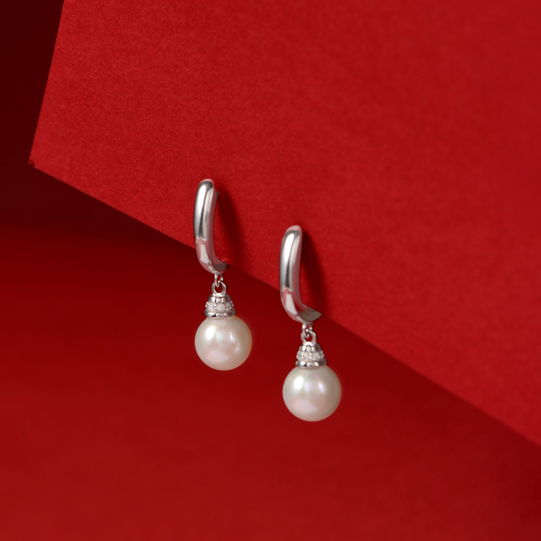 Pearl Glint (Pearl Hoop Earrings)