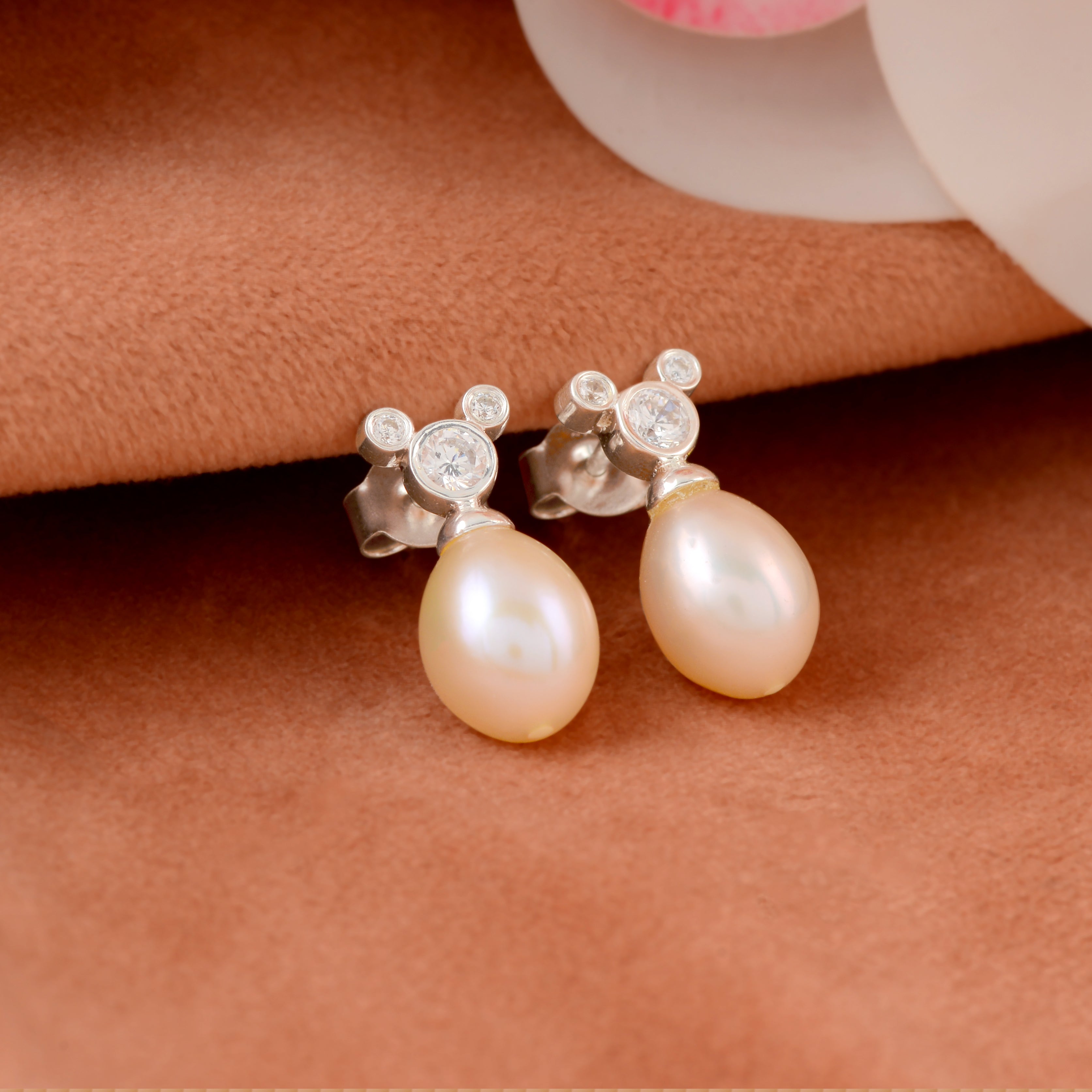 Classic Pretty White Pearl Stud Earring