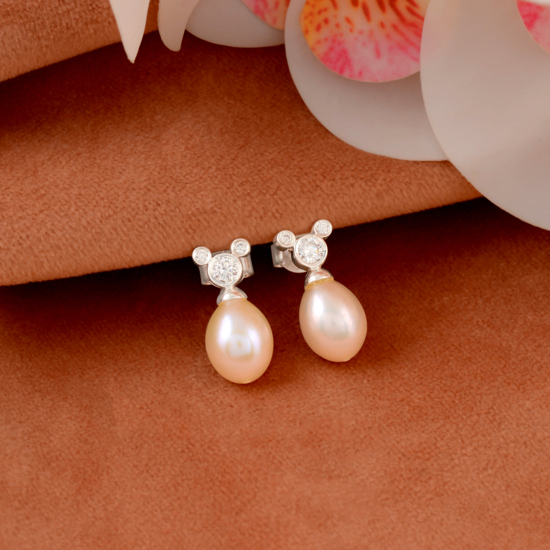 Classic Pretty White Pearl Stud Earring