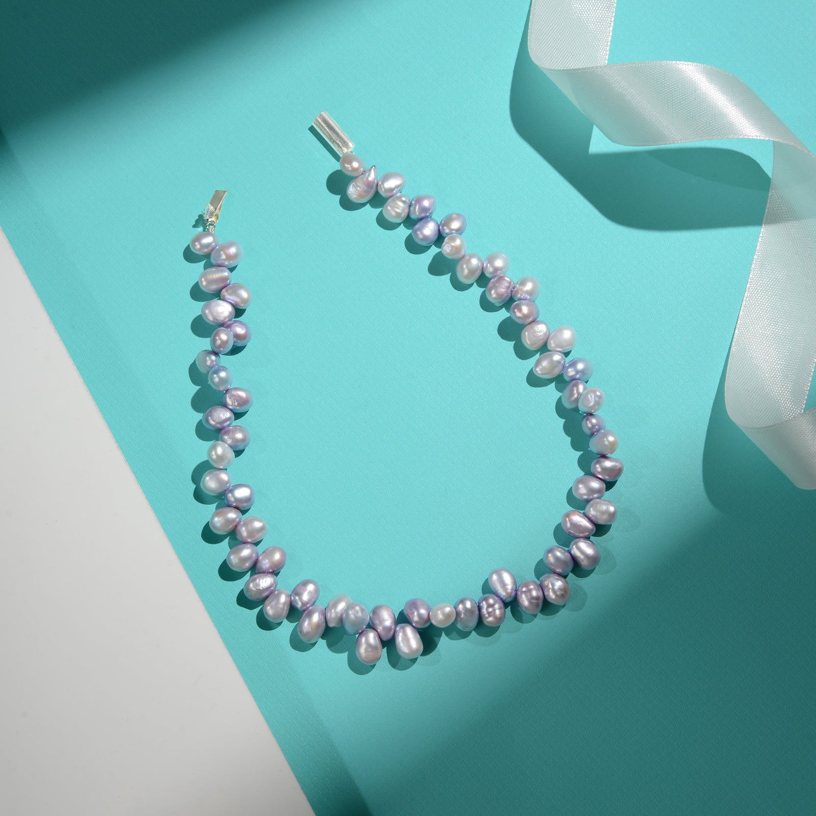 Slate Line Rice Pearl Necklace (Grey Freshwater Rice Pearl String)